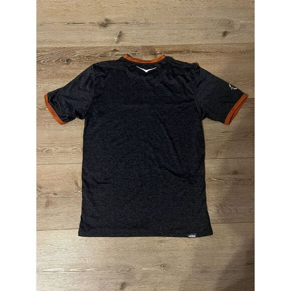 Rabbit x Hoka Women’s Gray Athletic Short Sleeve Running Shirt Size Small - Picture 2 of 3